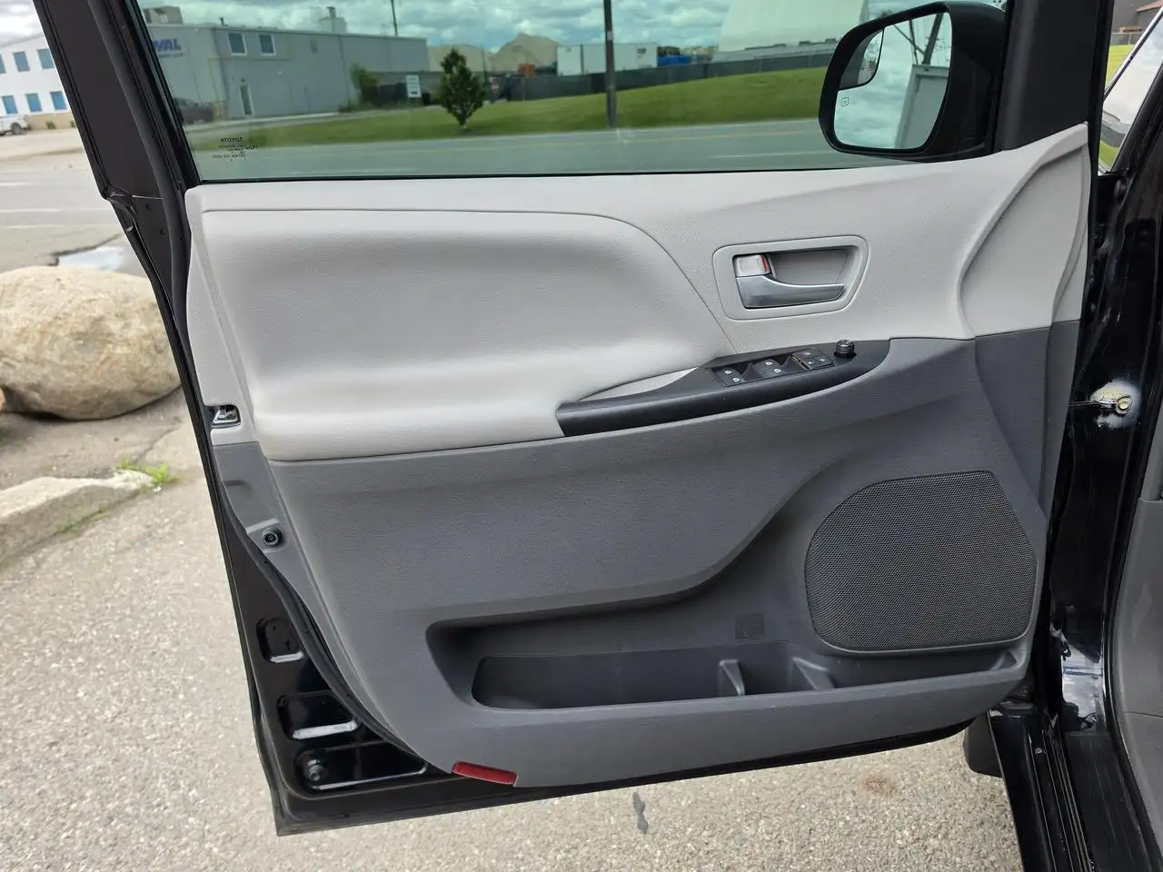 Toyota Sienna photo Toyota Sienna
