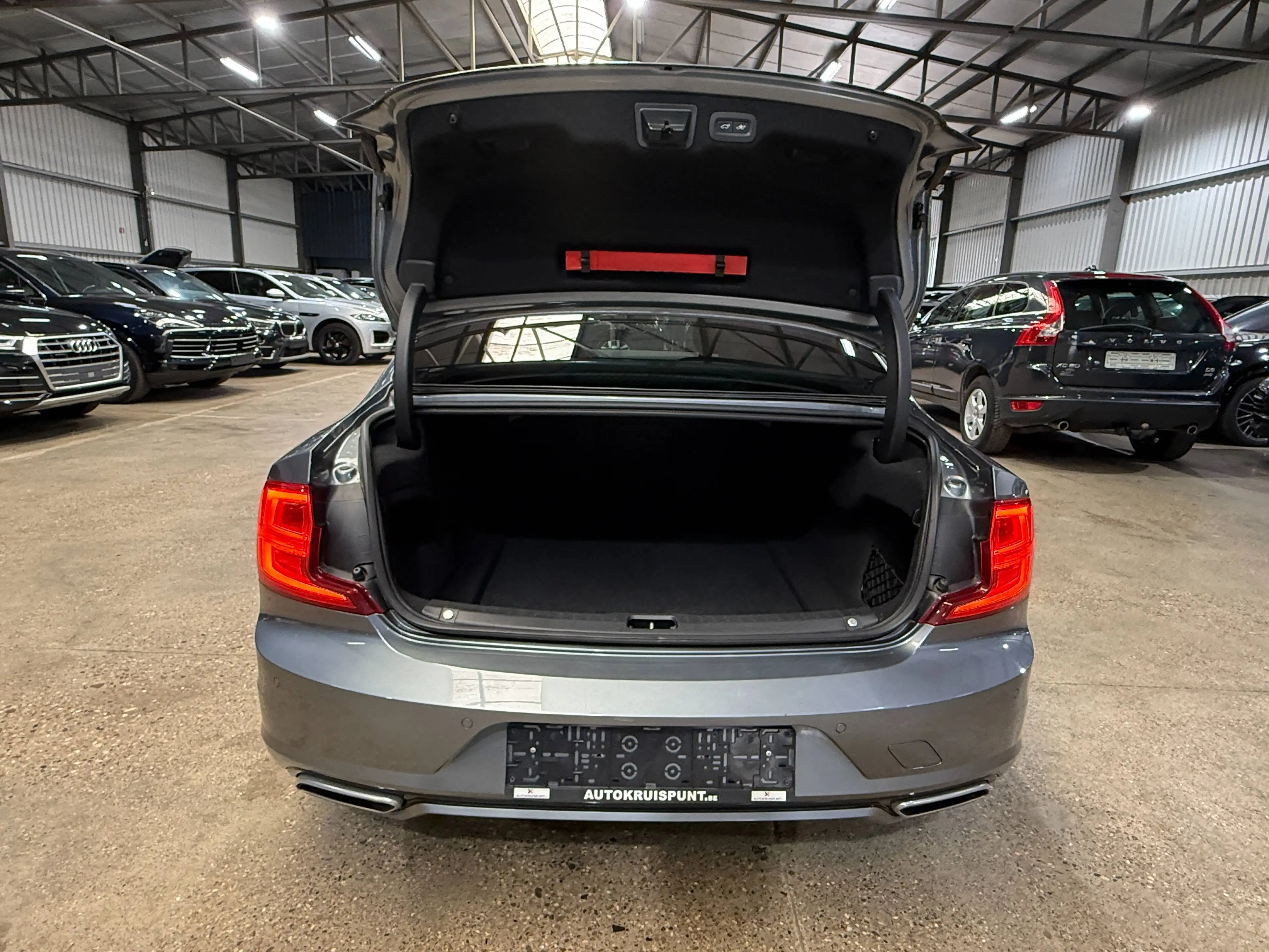 Volvo S90 S90 2.0 D4 R-Design Geartronic AdBlue (EU6d-TEMP) — photo 9