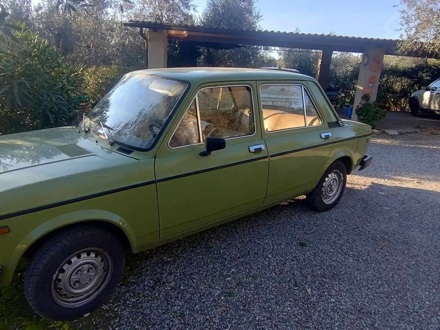 Fiat 128 zelena - 1