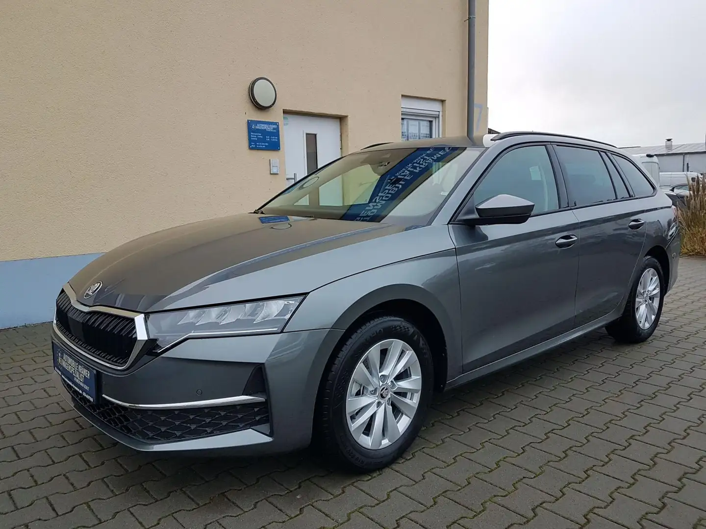 Skoda Octavia Combi Selection NEUES MODELL AHK Klimaauto. PDC... Grau - 1