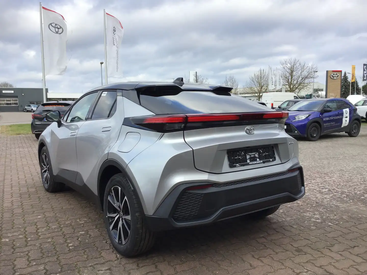 Toyota C-HR 2.0 Hybrid FWD Team Deutschland SHZ ACC Argent - 2
