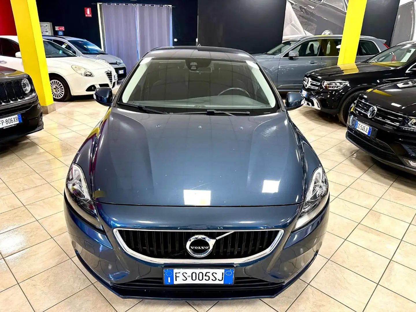 Volvo V40 D2 Geartronic UNIPRO TAGLIANDI Bleu - 2