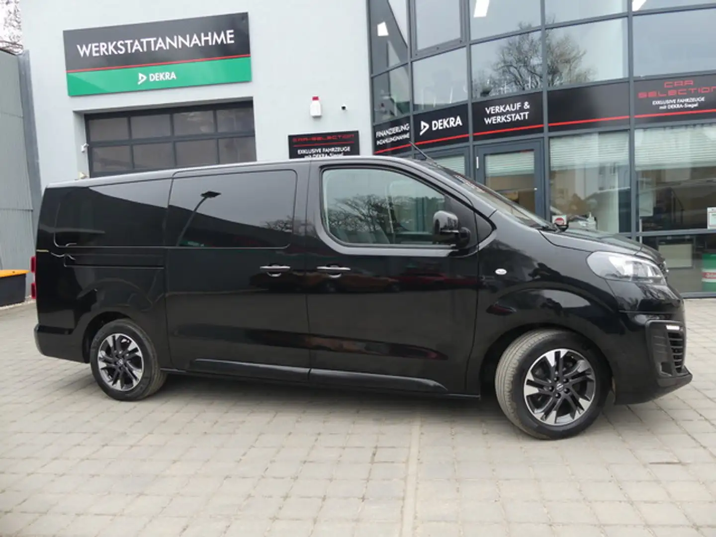 Opel Zafira Life 2.0 CDTI Tourer L3 XENON/STHZ/AHK/KAM crna - 1