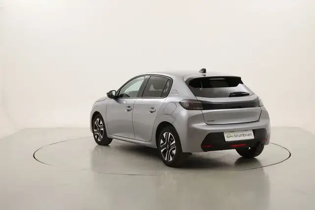 Peugeot 208 view 3
