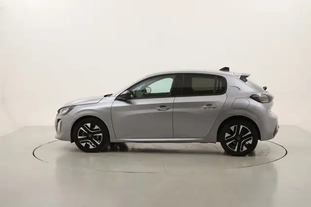 Peugeot 208 view 2