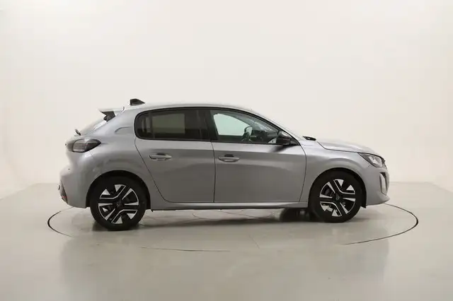 Peugeot 208 view 6