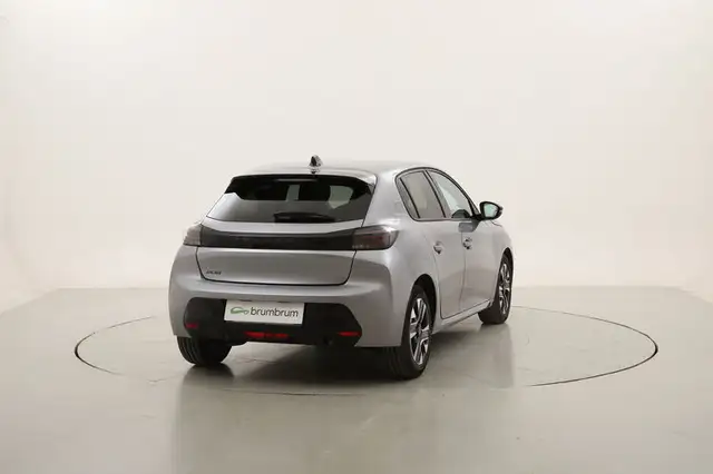 Peugeot 208 view 5