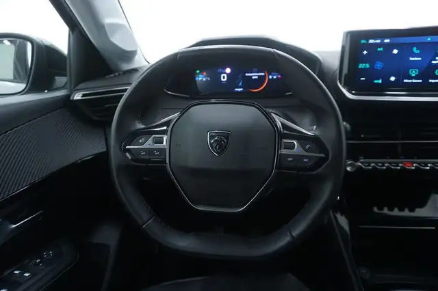 Peugeot 208 view 11