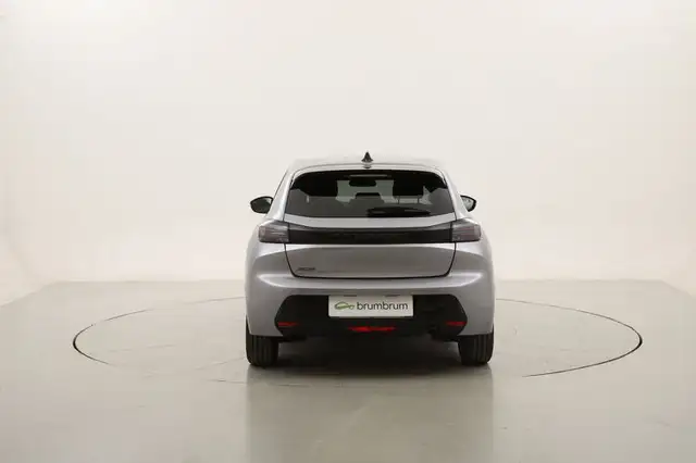 Peugeot 208 view 4