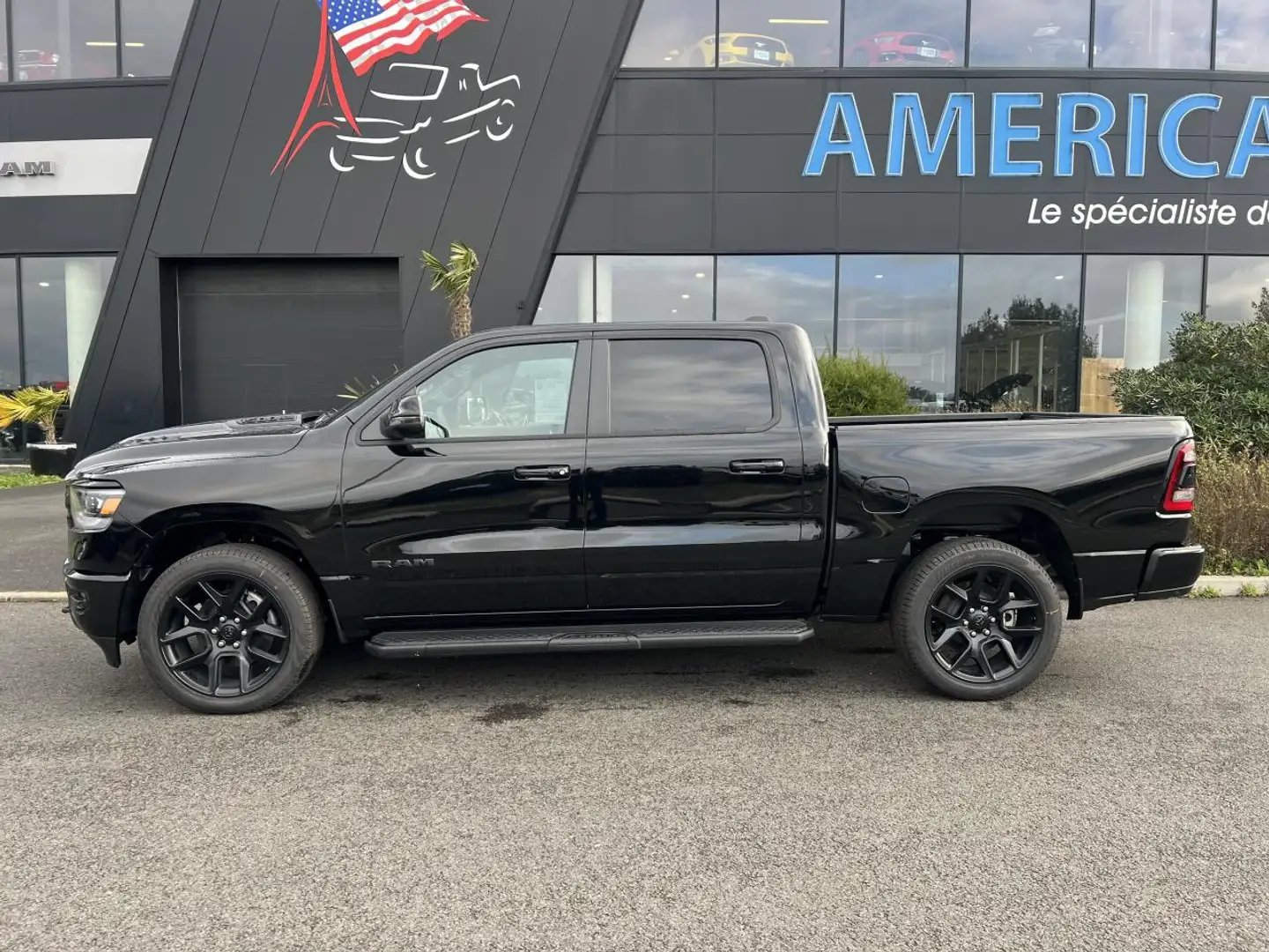 Dodge RAM 1500 CREW LARAMIE SPORT NIGHT EDITION  HAYON MULTI Schwarz - 2