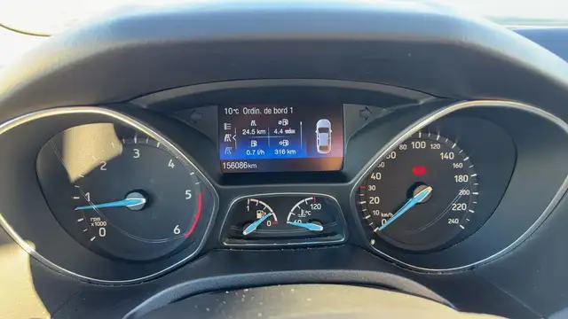 Ford Focus view 12
