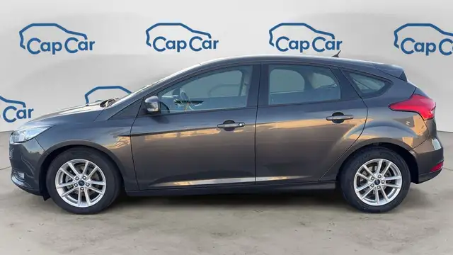 Ford Focus view 2