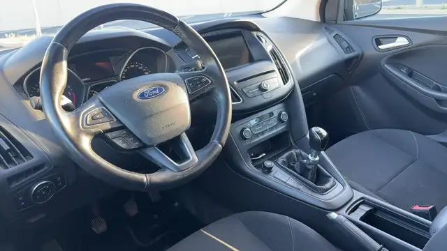 Ford Focus view 8