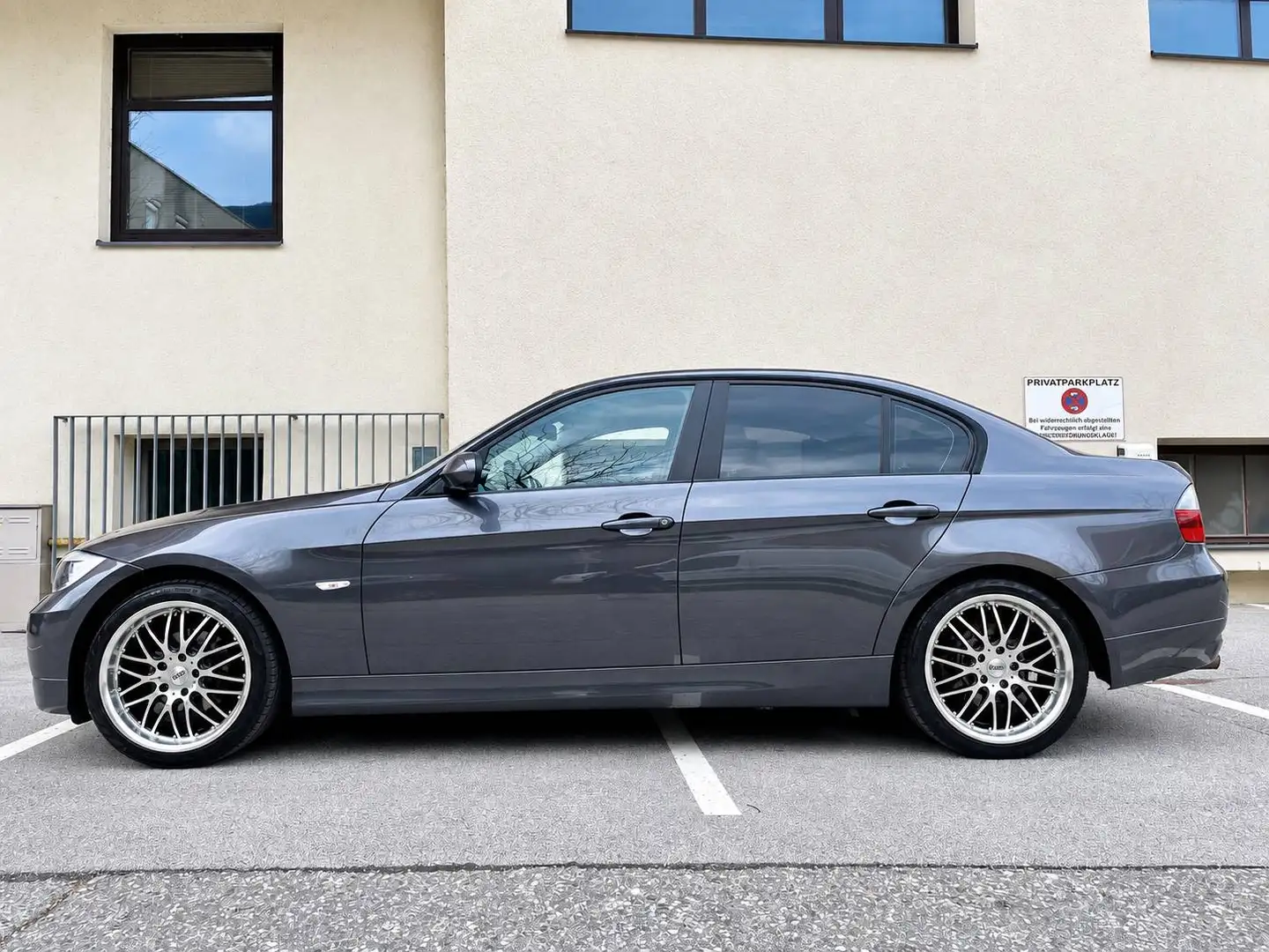 BMW 318 318d Grau - 1