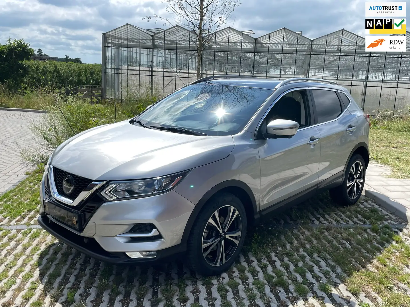 Nissan Qashqai 1.3 MHEV N-Connecta AUTOMAAT PANORAMADAK Gris - 1