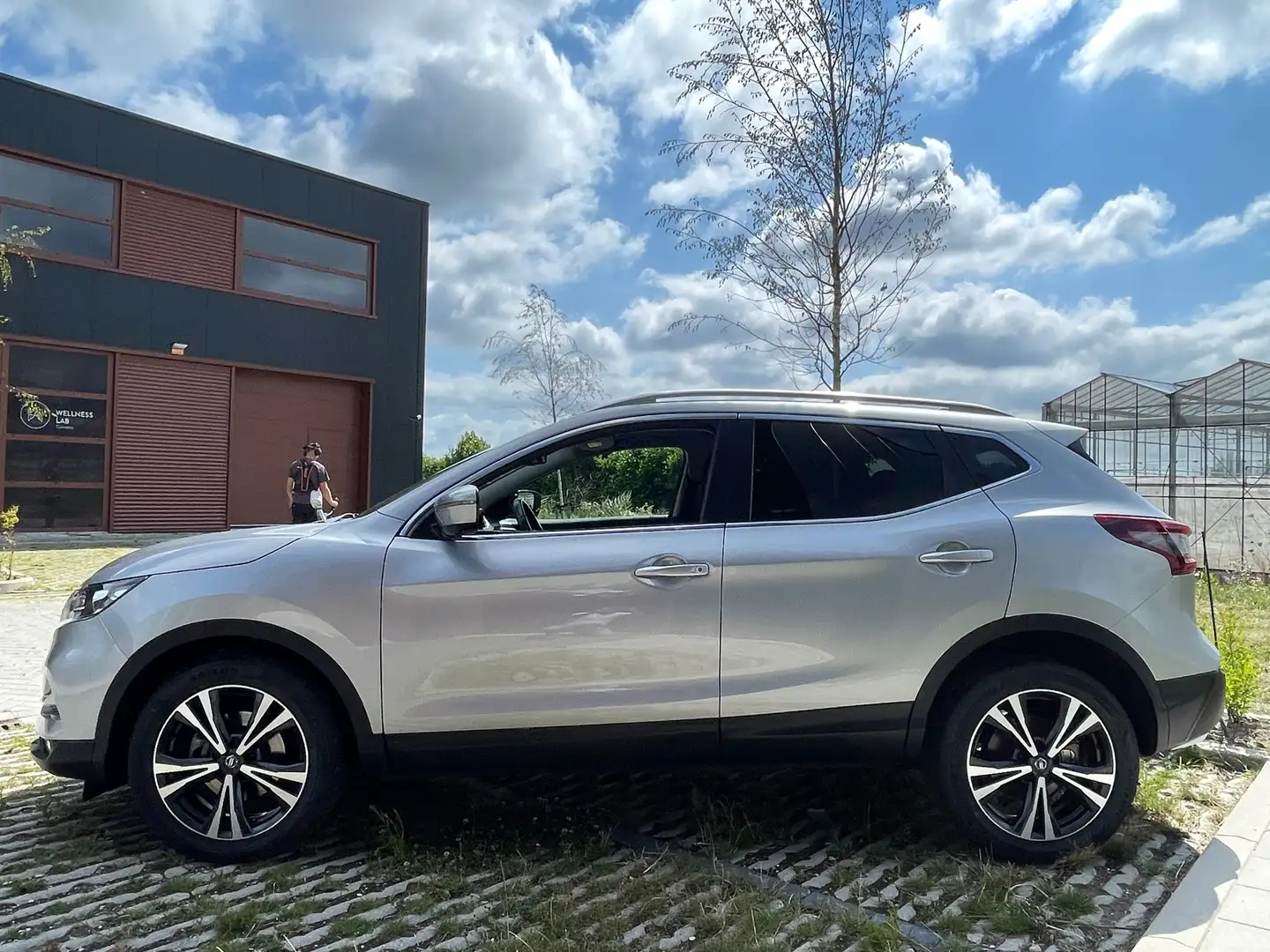 Nissan Qashqai 1.3 MHEV N-Connecta AUTOMAAT PANORAMADAK Gris - 2