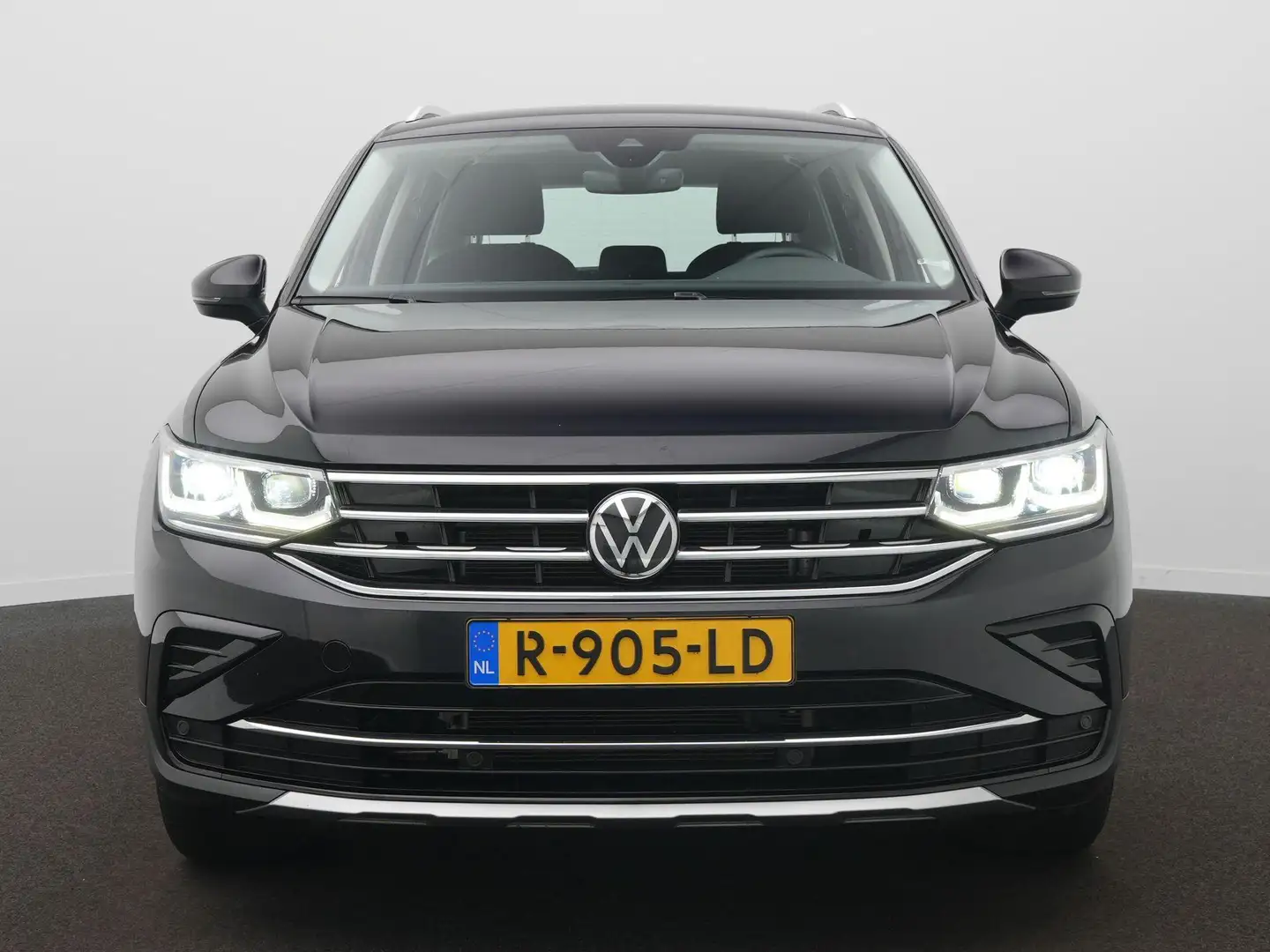 Volkswagen Tiguan 1.5 TSI Life Business DSG / Elek. Trekhaak / Virtu Noir - 2