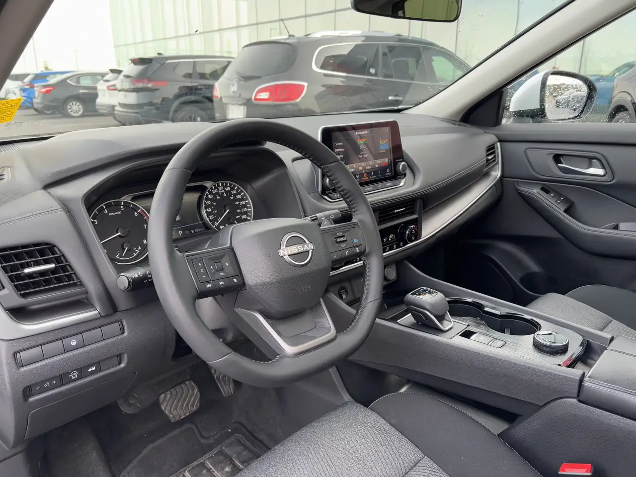 Nissan Rogue снимка Nissan Rogue