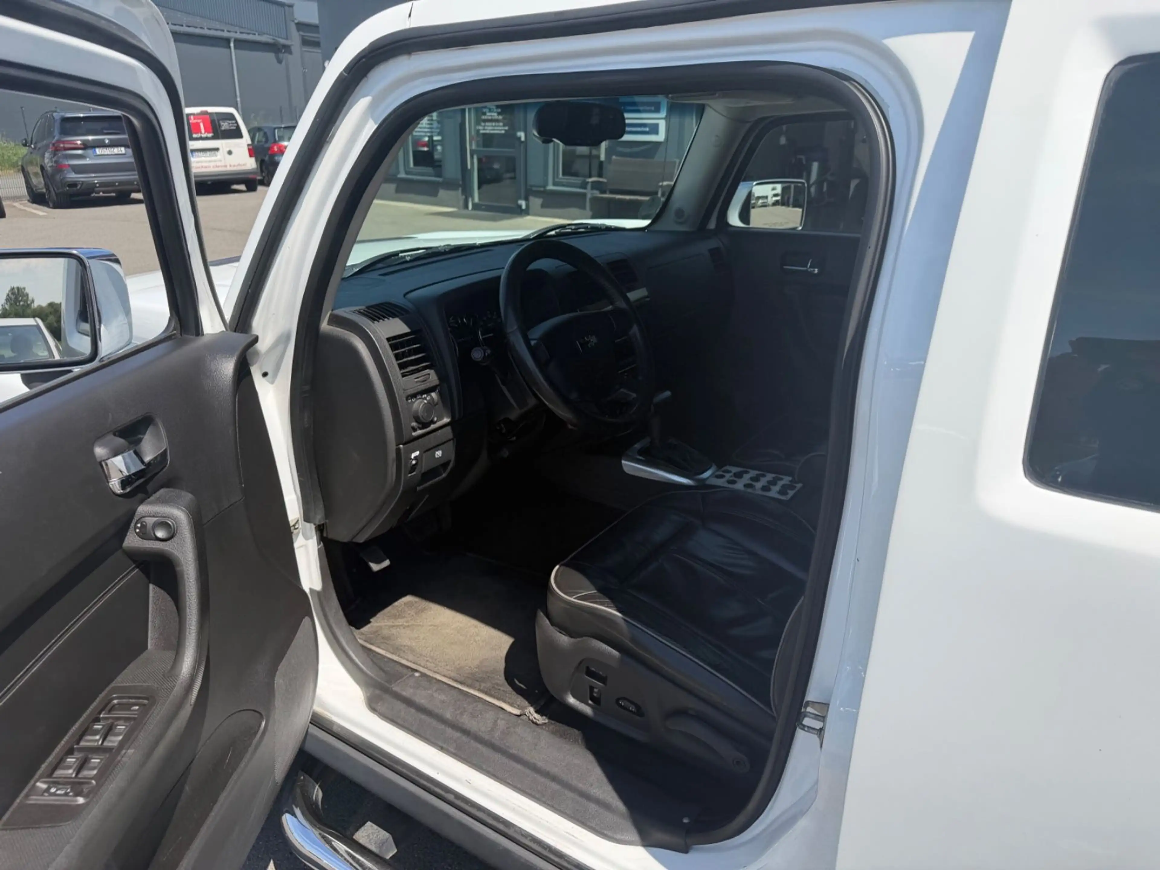 HUMMER H3 — photo 8