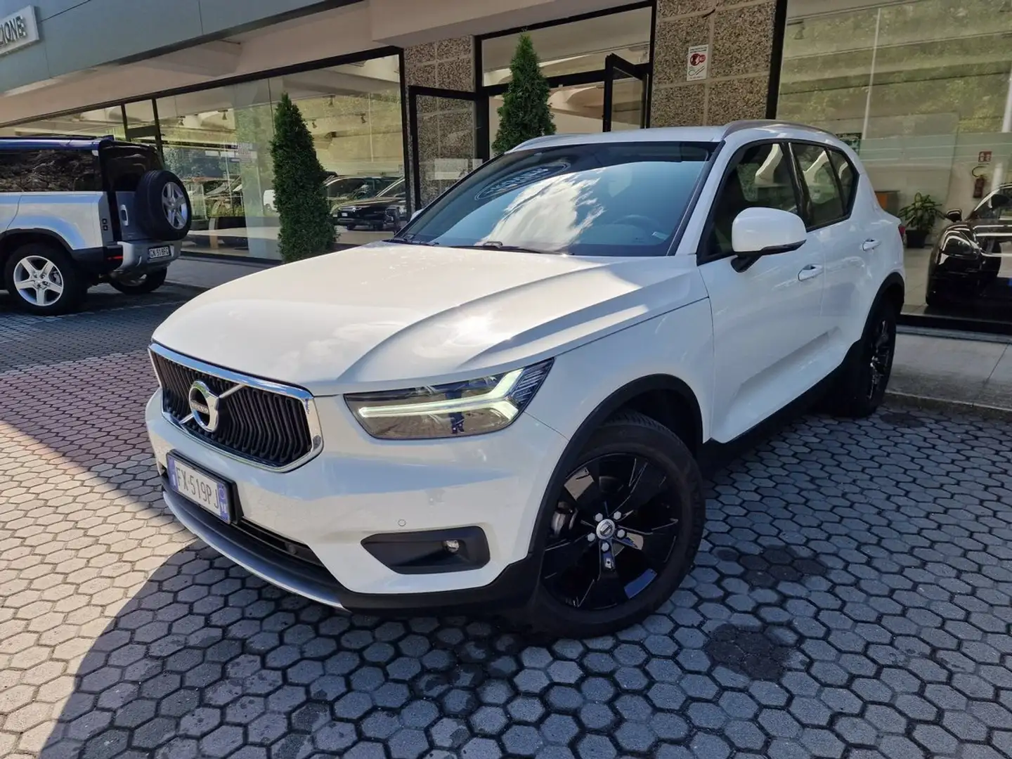 Volvo XC40 T3 Momentum GANCIO TRAINO Wit - 1