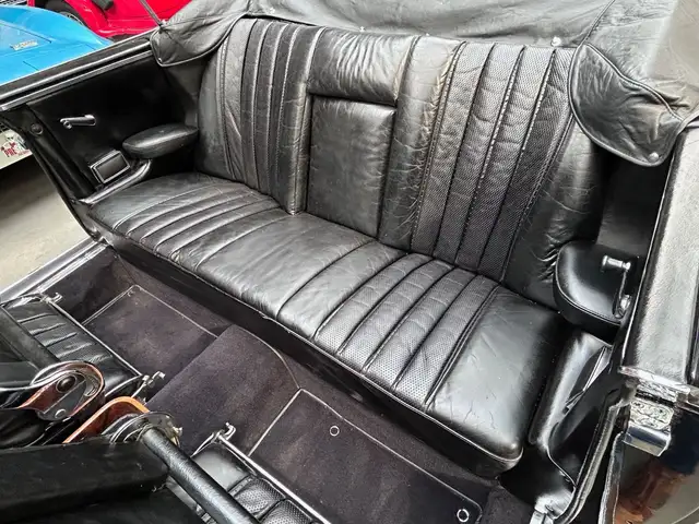 Mercedes-Benz 220 view 14