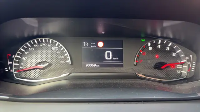 Peugeot 208 view 12