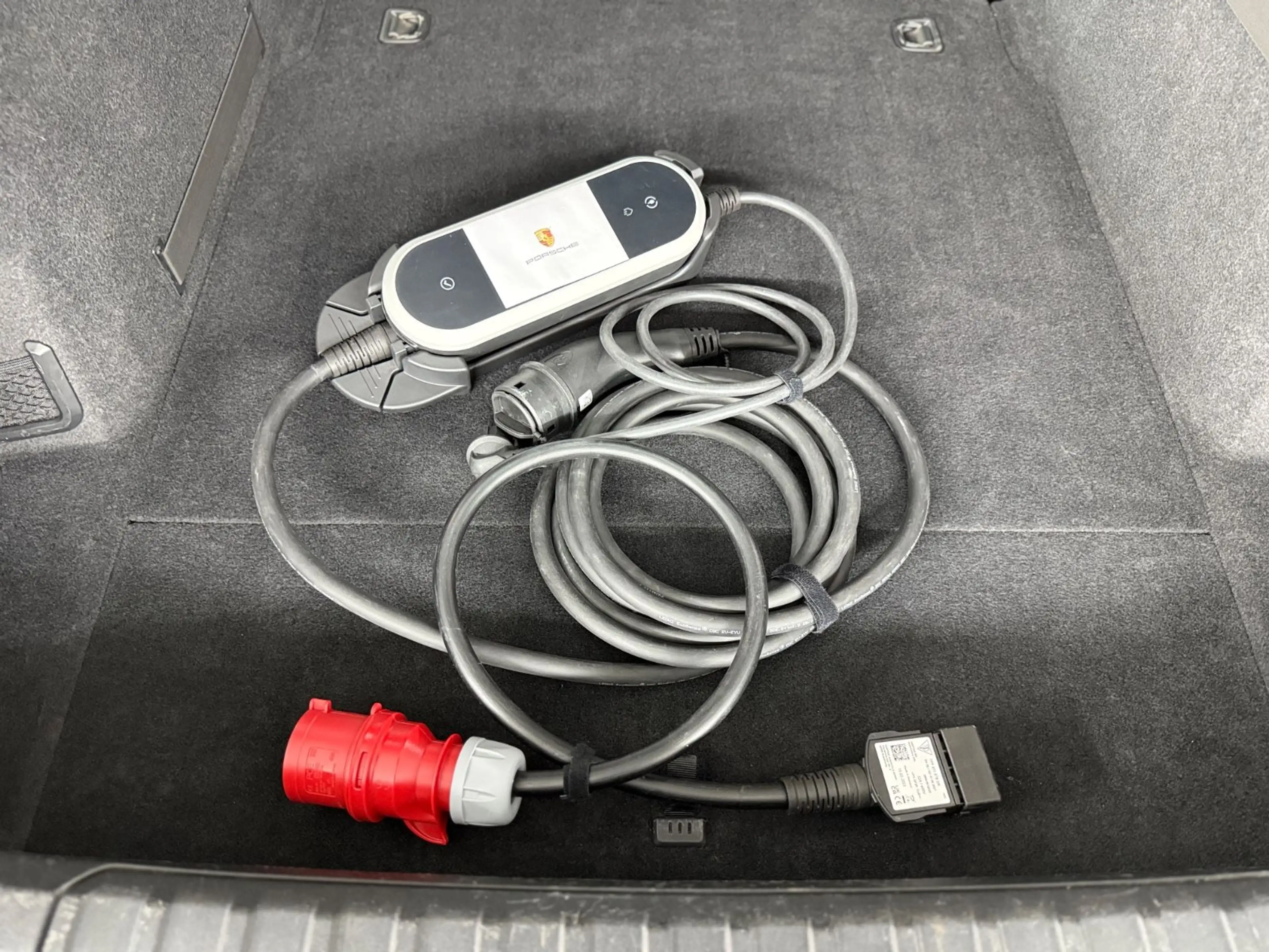 Porsche Taycan 4 Cross Turismo Wärmepump Luftfed. 93kw/h — photo 12