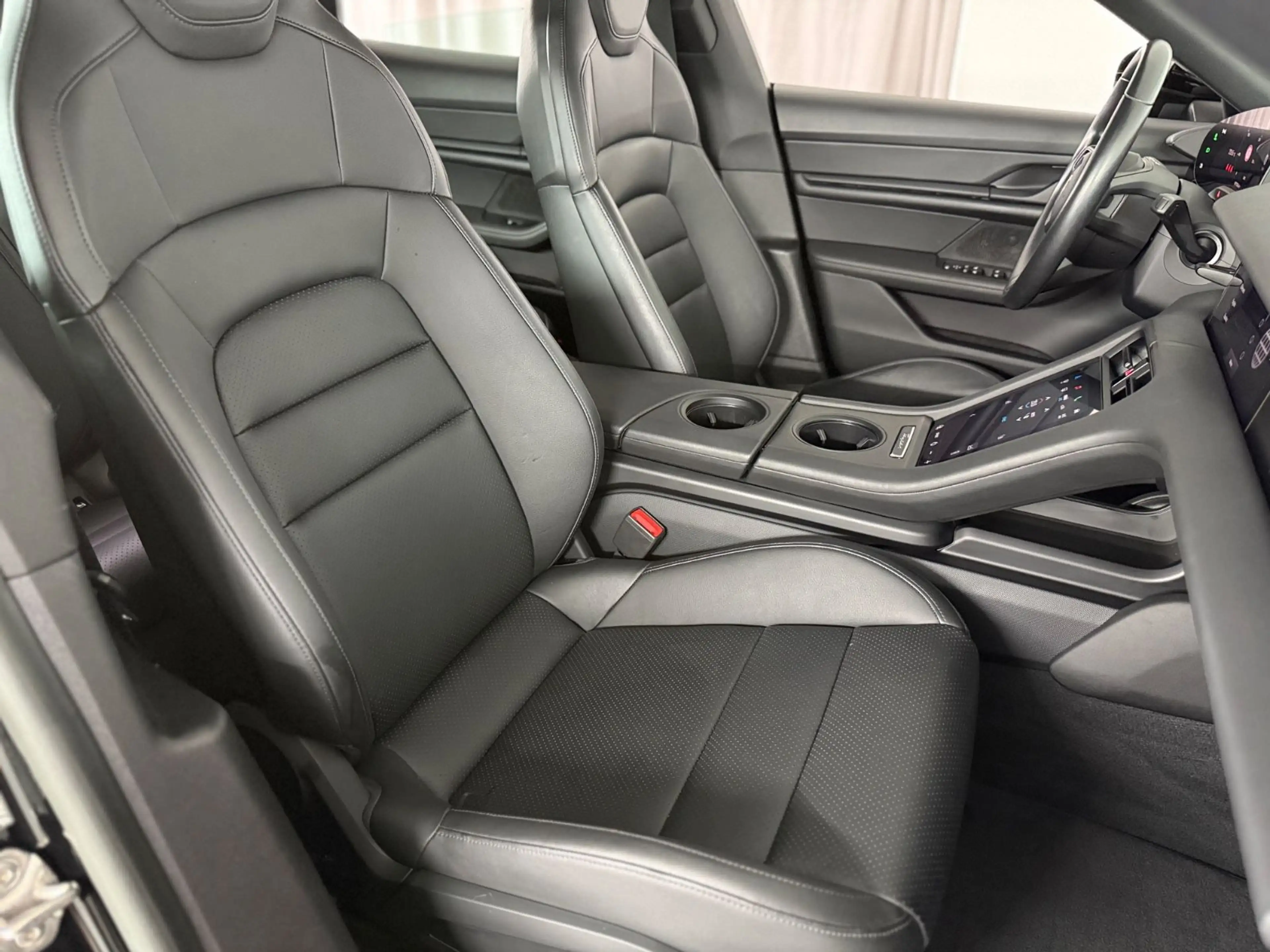 Porsche Taycan 4 Cross Turismo Wärmepump Luftfed. 93kw/h — photo 15