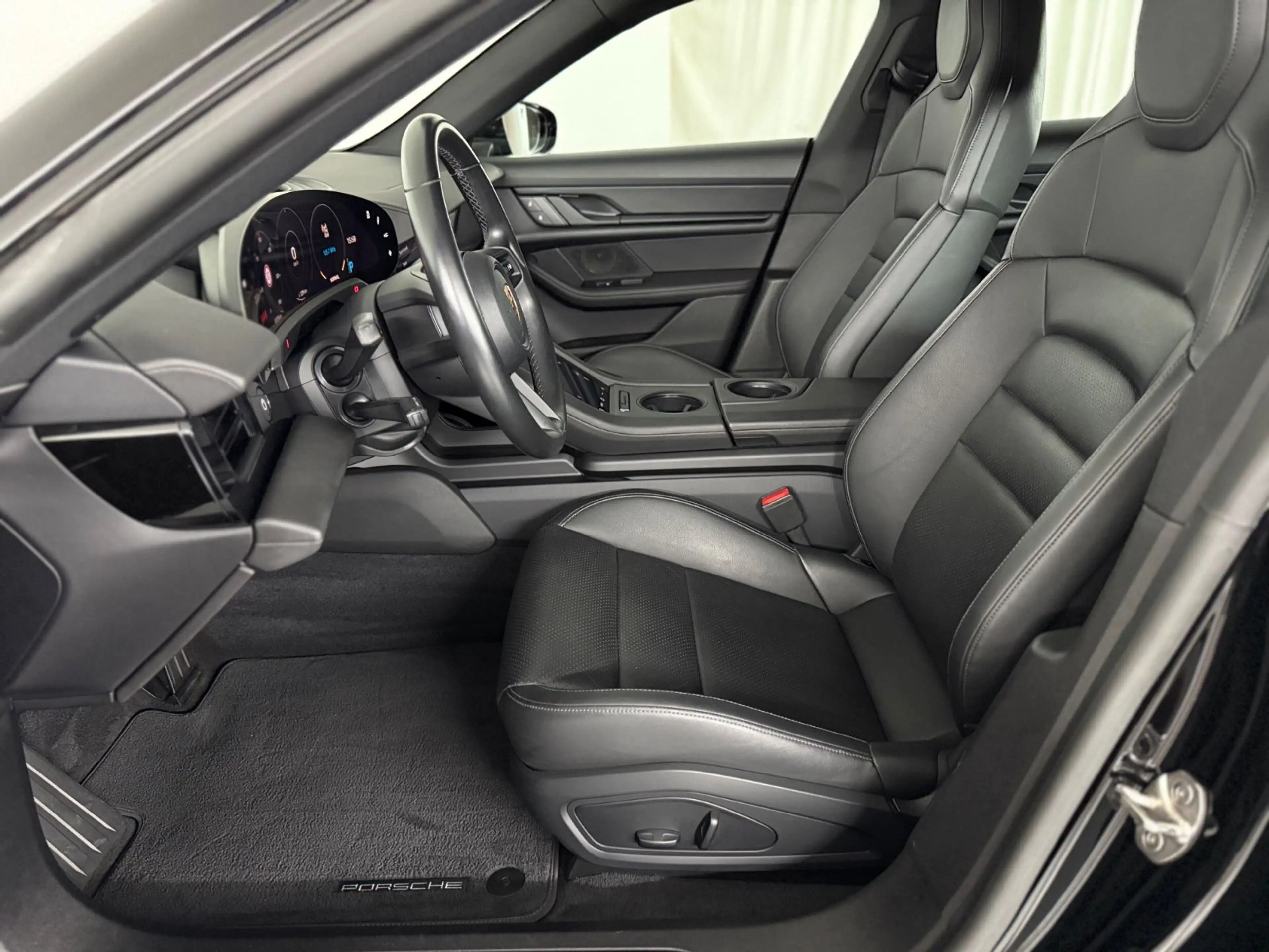 Porsche Taycan 4 Cross Turismo Wärmepump Luftfed. 93kw/h — photo 5