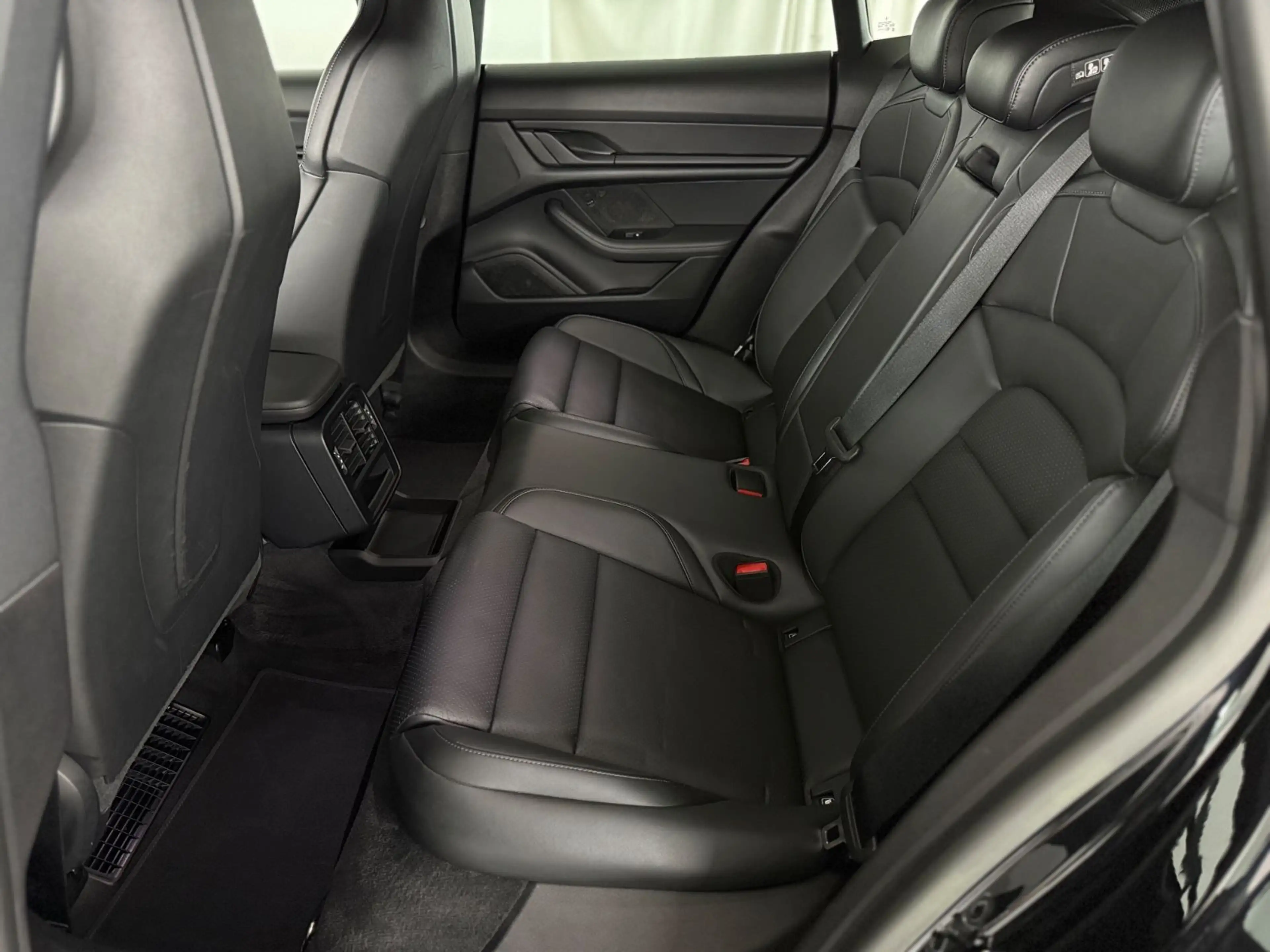 Porsche Taycan 4 Cross Turismo Wärmepump Luftfed. 93kw/h — photo 13