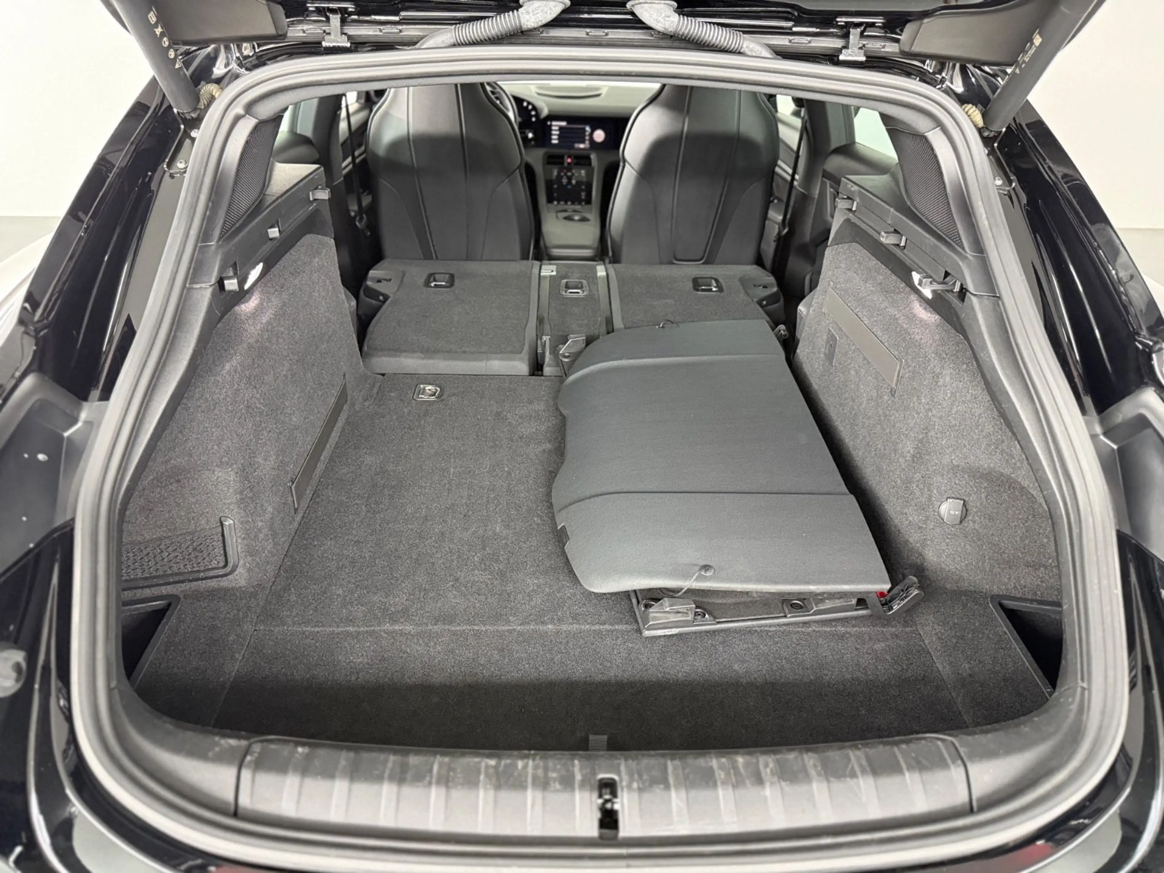Porsche Taycan 4 Cross Turismo Wärmepump Luftfed. 93kw/h — photo 11