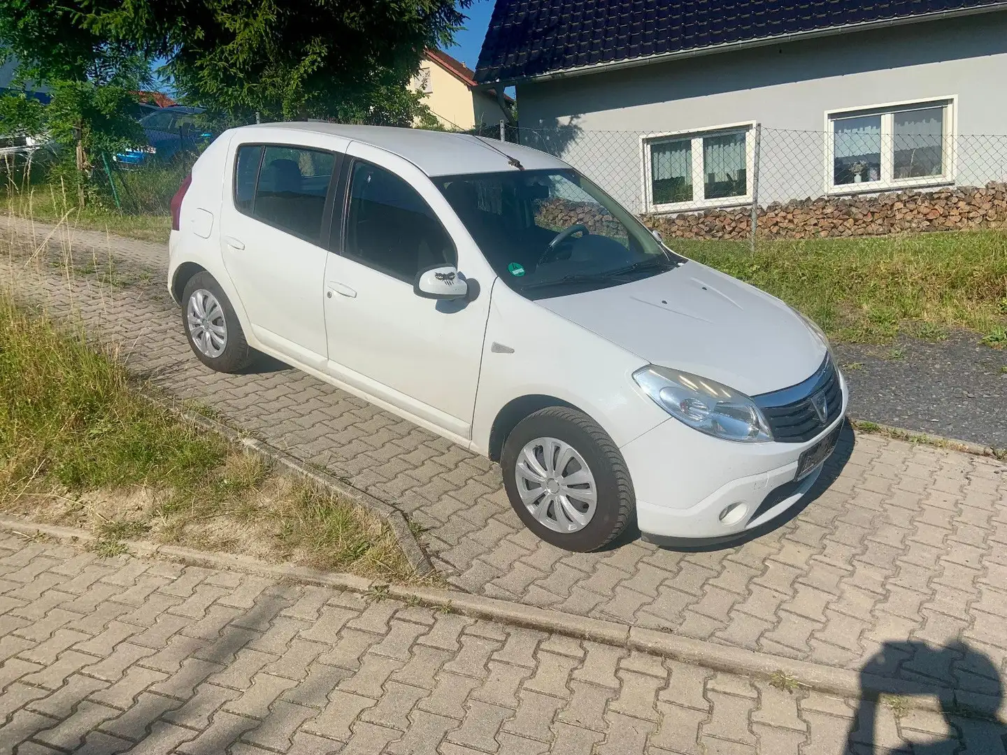 Dacia Sandero 1.2 16V 75 Lauréate / TÜV NEU ! ! Wit - 1