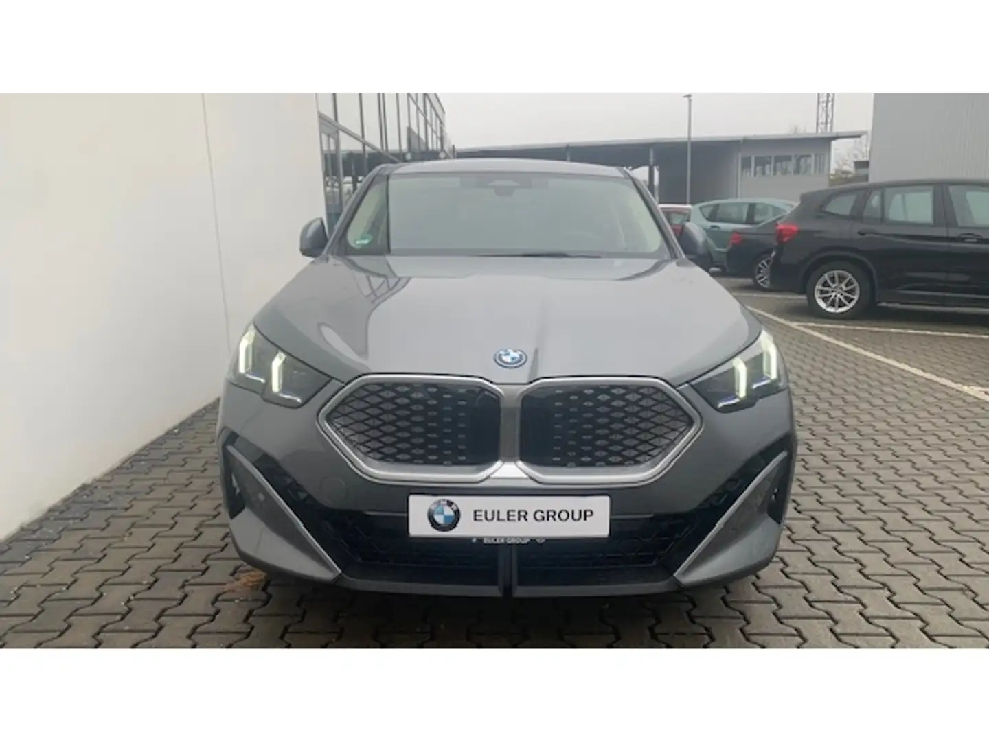 BMW X2 eDrive20 AHK-klappbar AHK Navi digitales Cockpit M Šedá - 2