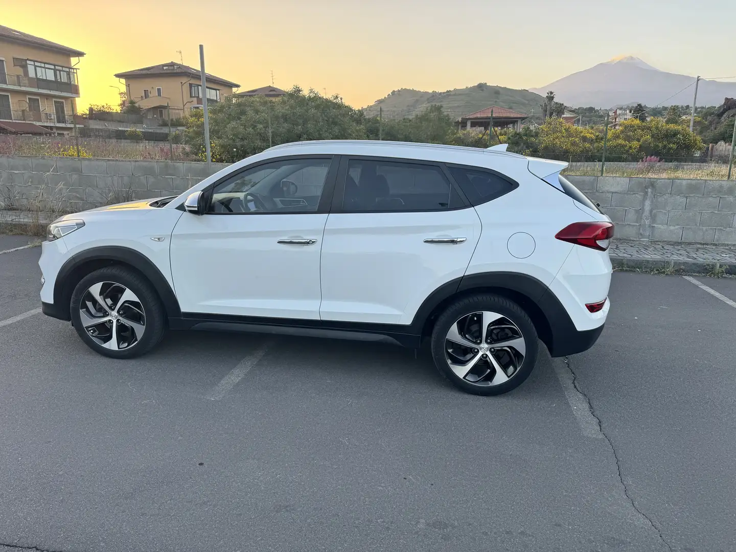 Hyundai TUCSON 1.7 crdi Xpossible 2wd 116 cv - 1