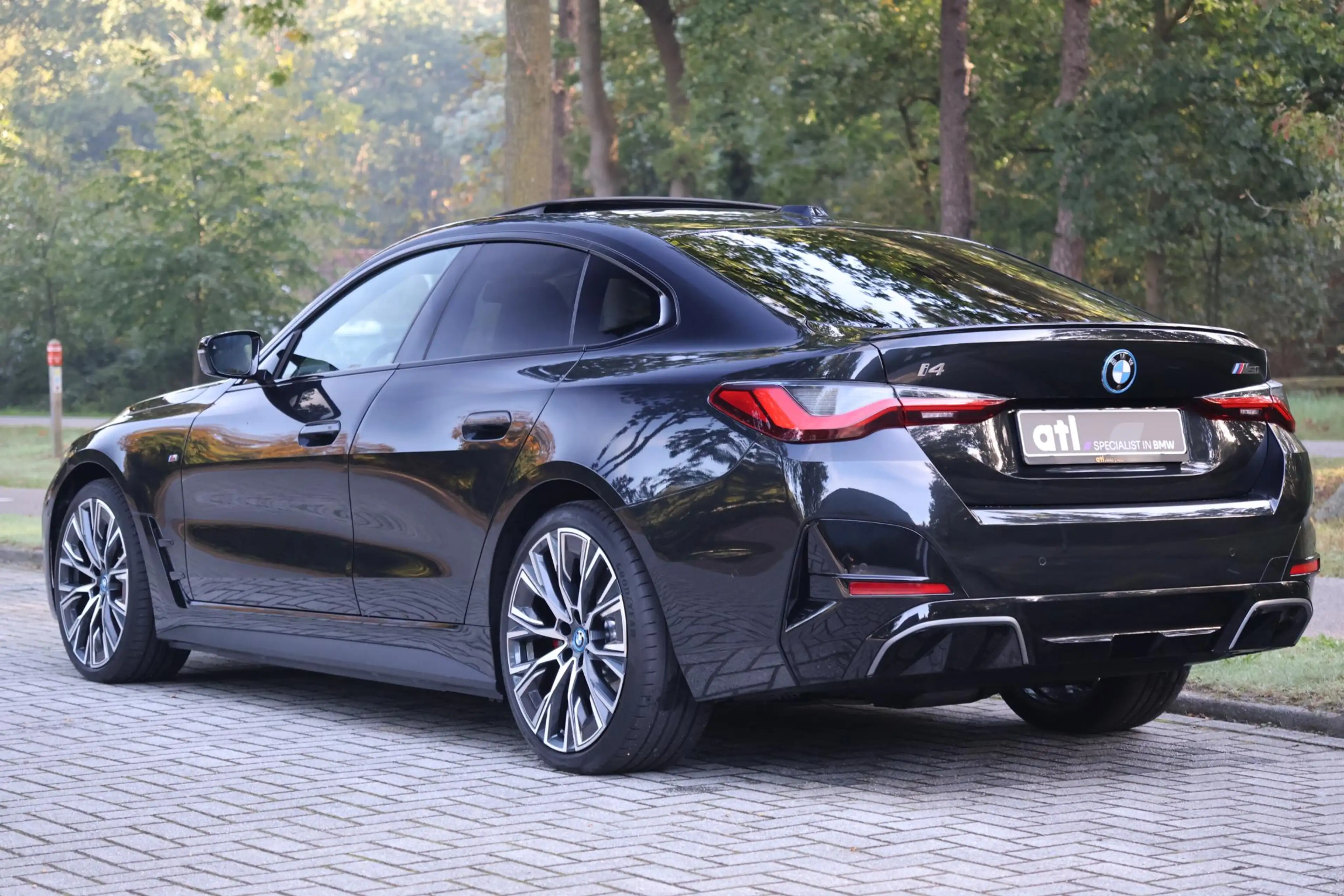 BMW i4 M50 High Executive 84 kWh M-Sport Pro | Pano | HUD — photo 4