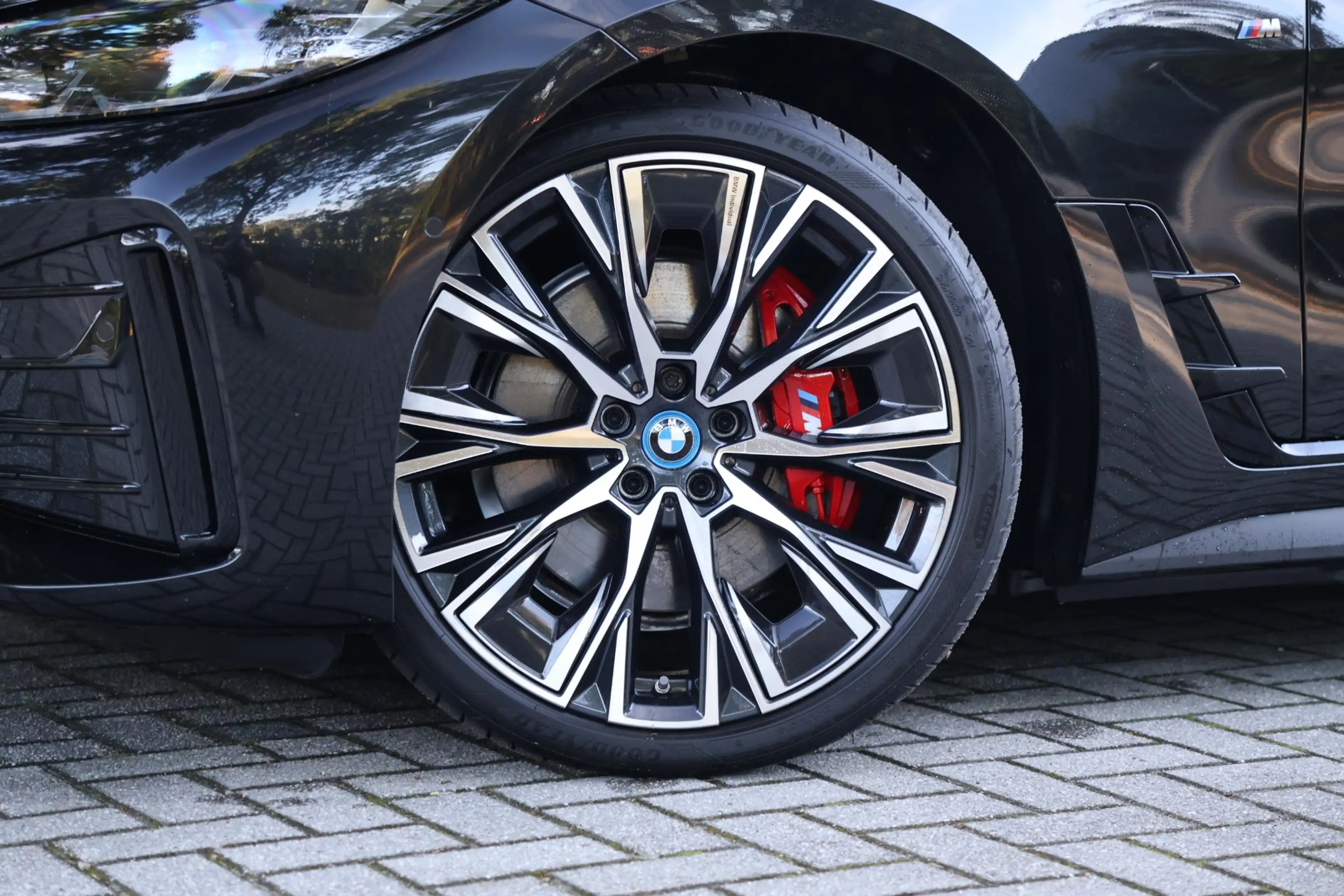 BMW i4 M50 High Executive 84 kWh M-Sport Pro | Pano | HUD — photo 5