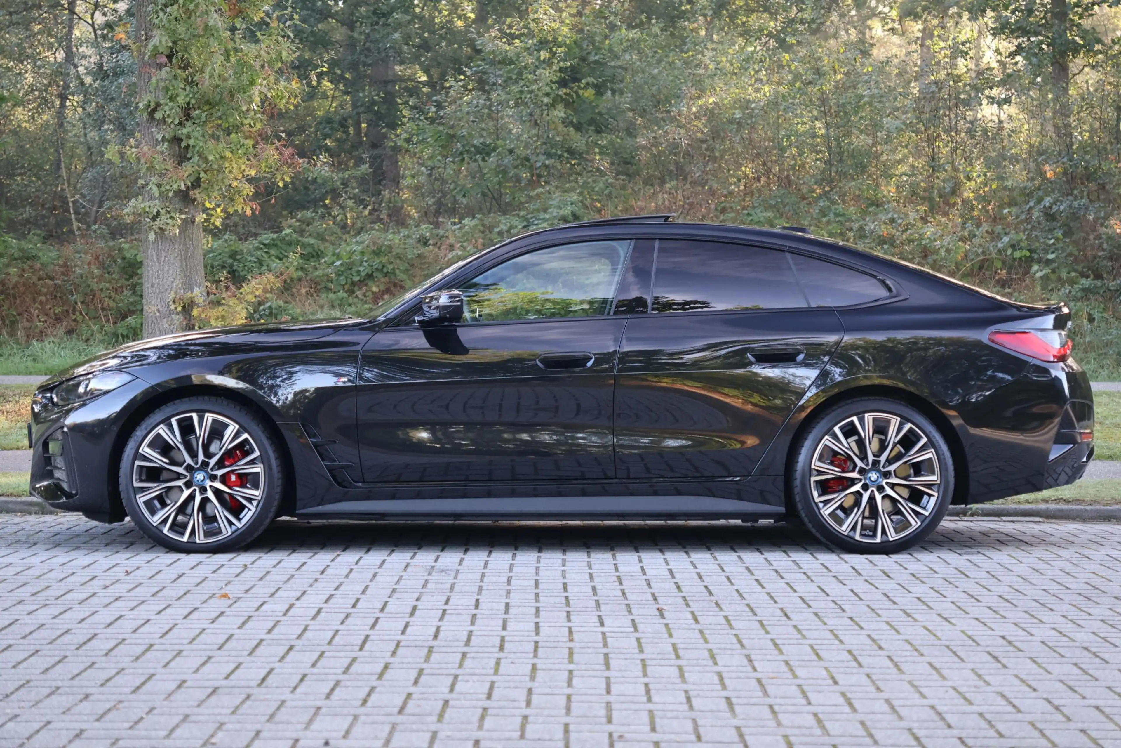 BMW i4 M50 High Executive 84 kWh M-Sport Pro | Pano | HUD — photo 2