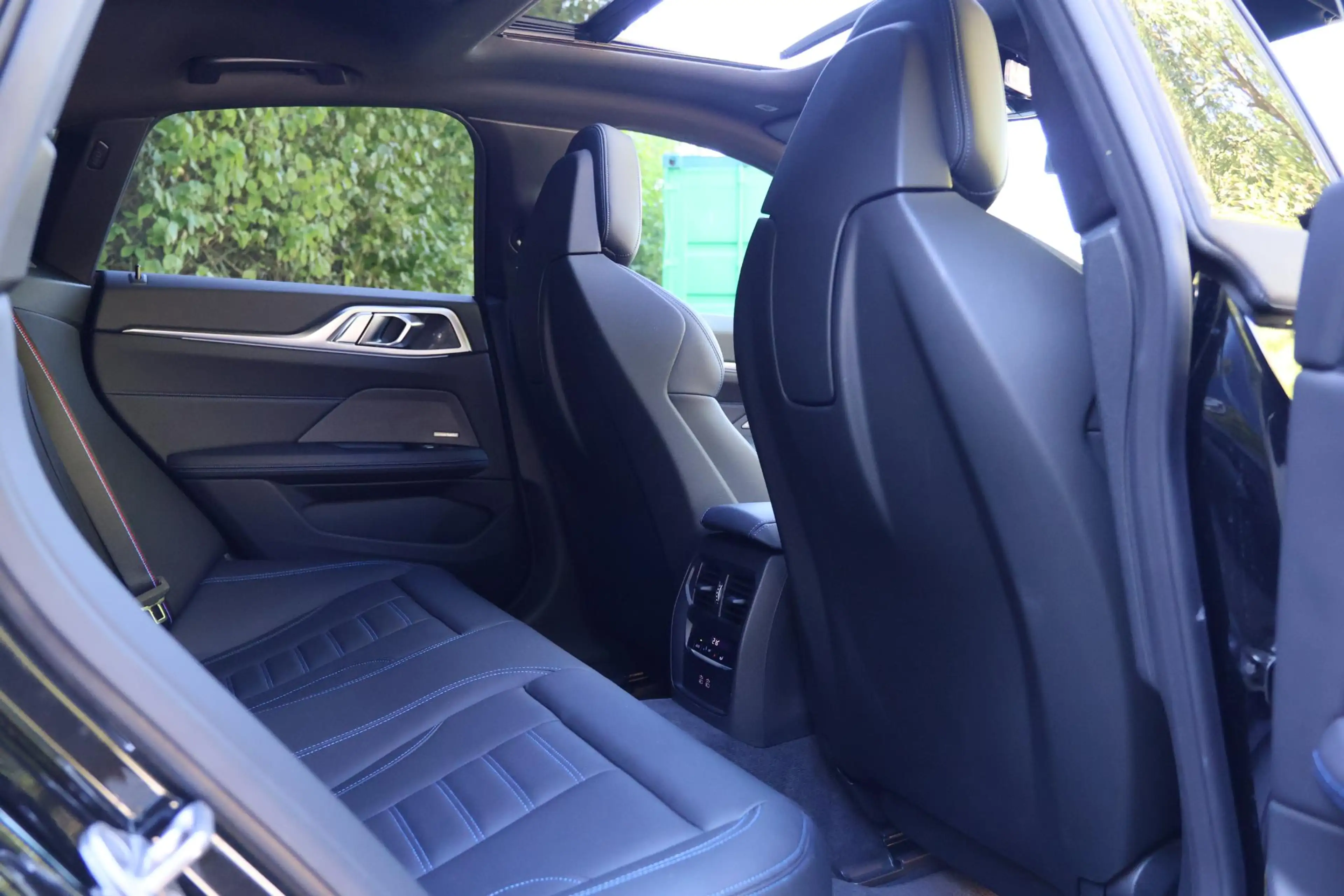 BMW i4 M50 High Executive 84 kWh M-Sport Pro | Pano | HUD — photo 15
