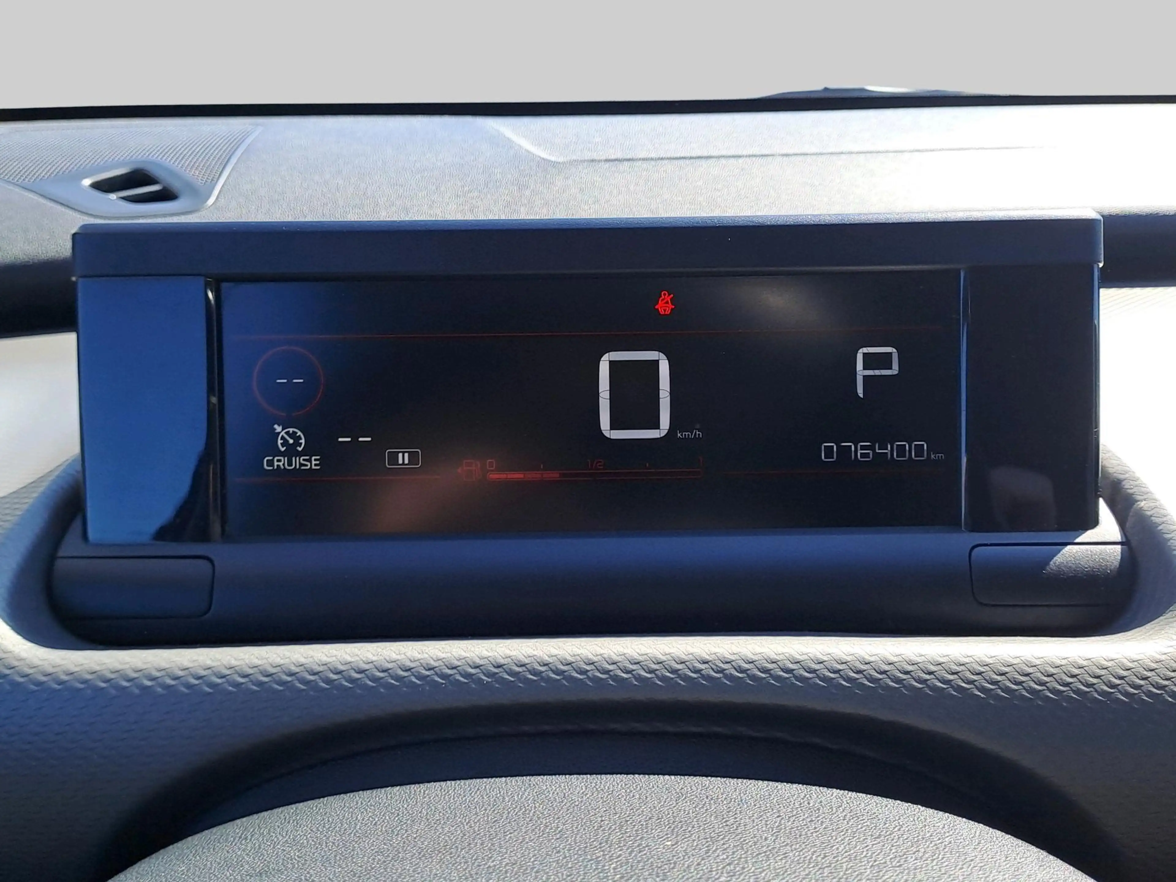 Citroen C4 Cactus 1.2 PureTech Shine Plus — photo 12