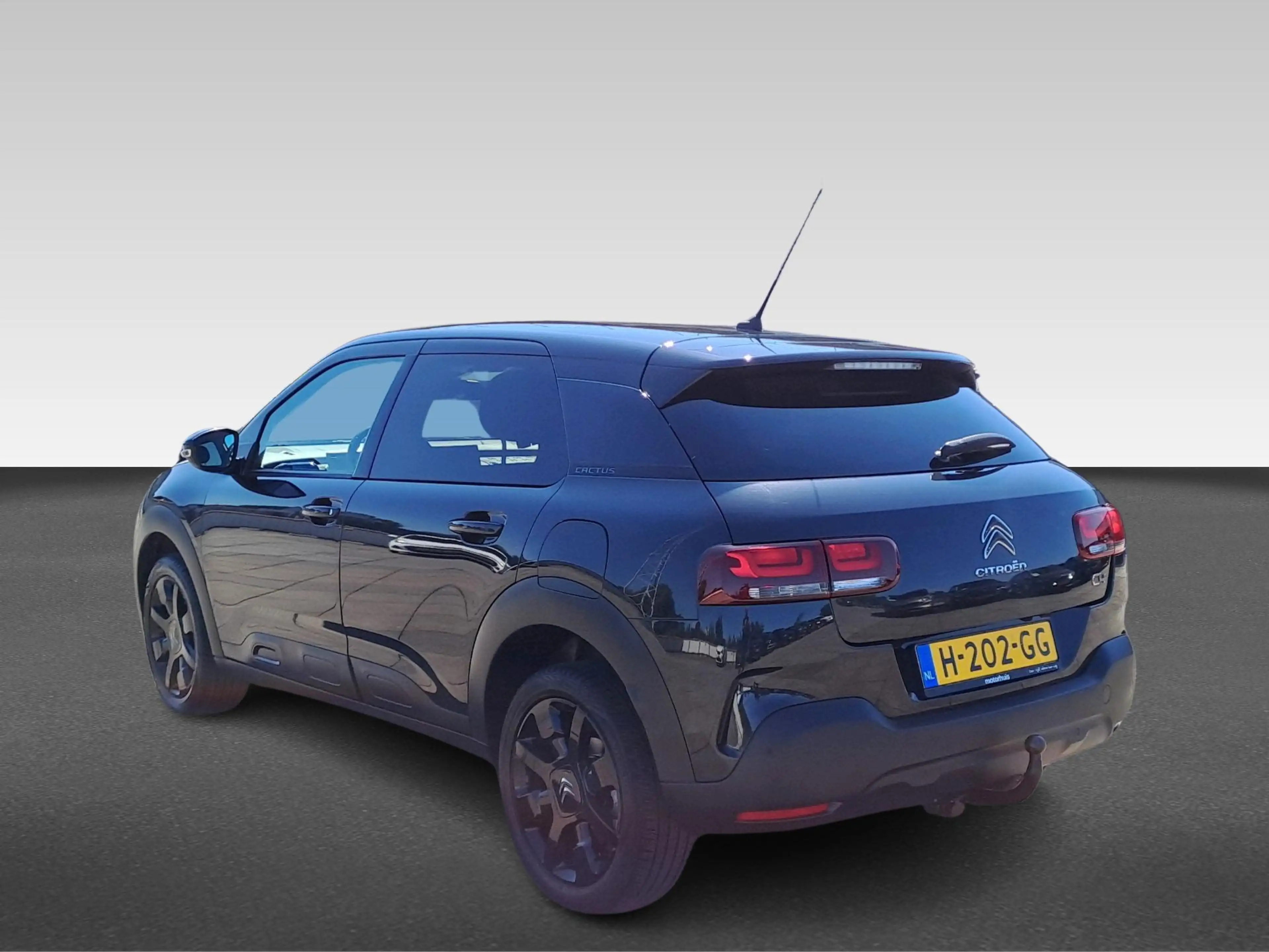 Citroen C4 Cactus 1.2 PureTech Shine Plus — photo 3