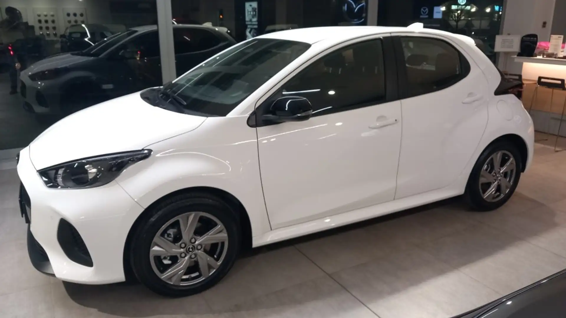 Mazda 2 Full Hybrid 116cv Exclusive Bianco - 1