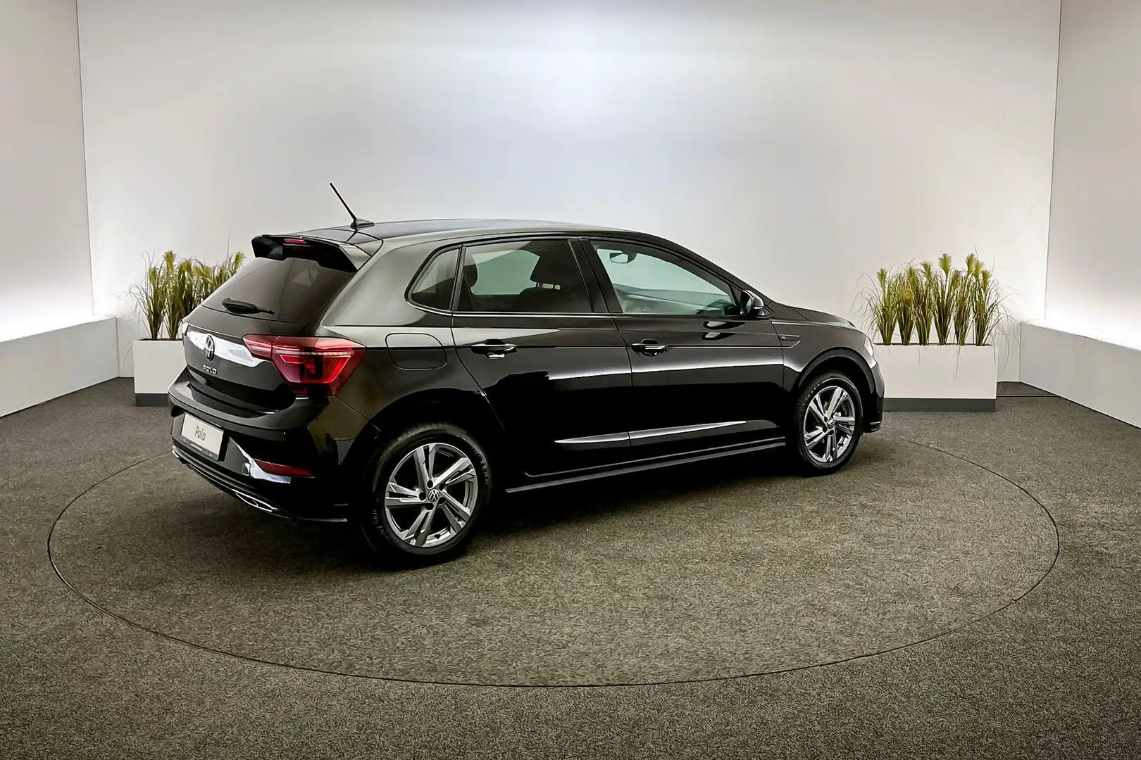 Volkswagen Polo R-Line Business 1.0 70 kW / 95 pk TSI Hatchback 5 Zwart - 2