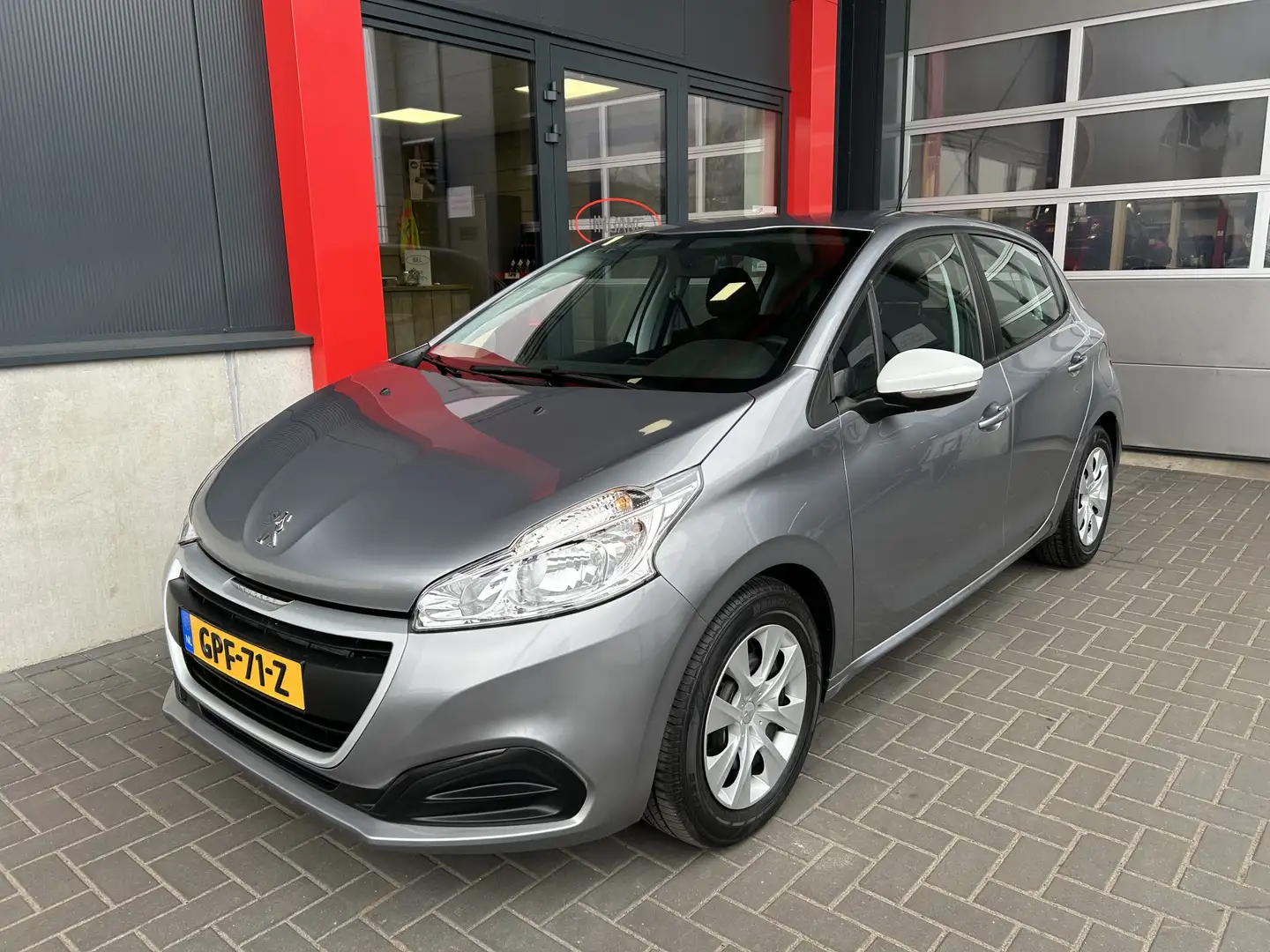 Peugeot 208 1.2 PureTech Like Grijs - 1