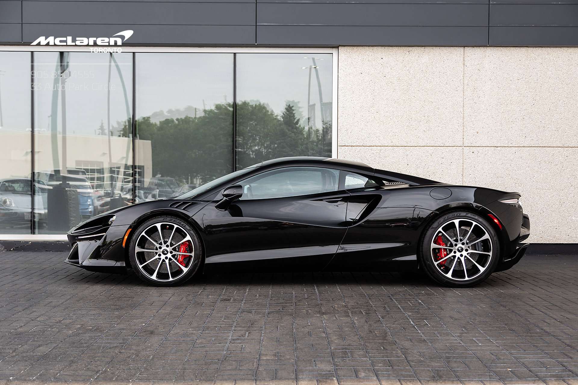 2023 McLaren Artura TechLux / Clean History / Warranty until 2027