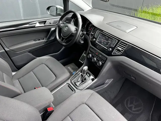 Volkswagen Golf view 11