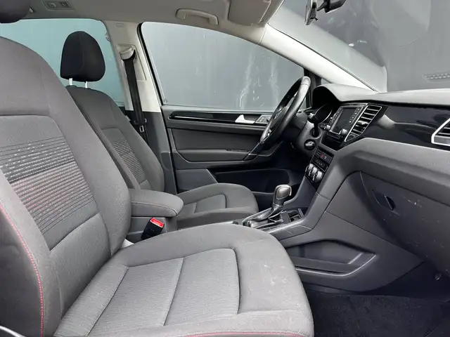 Volkswagen Golf view 10
