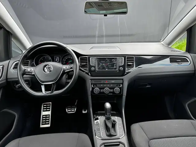 Volkswagen Golf view 12
