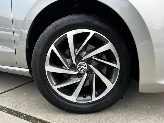 Volkswagen Golf view 8