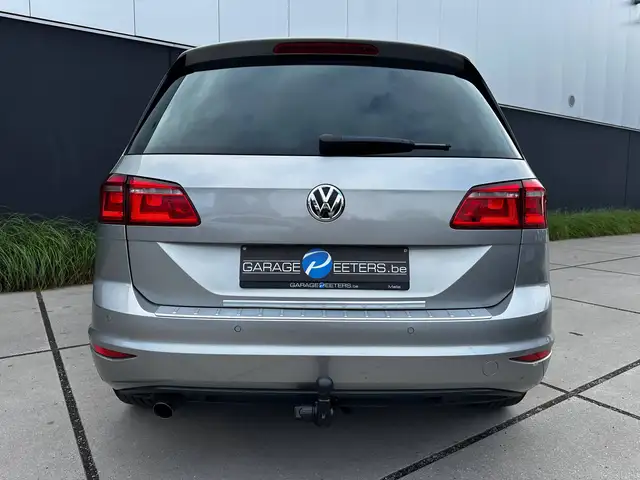Volkswagen Golf view 4