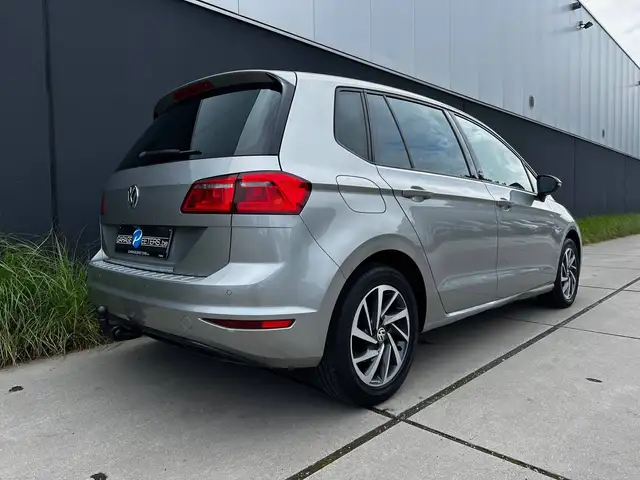 Volkswagen Golf view 3
